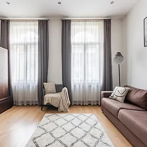 Apartment Place Of Grace - 50 Meters From Dancing House, Prague